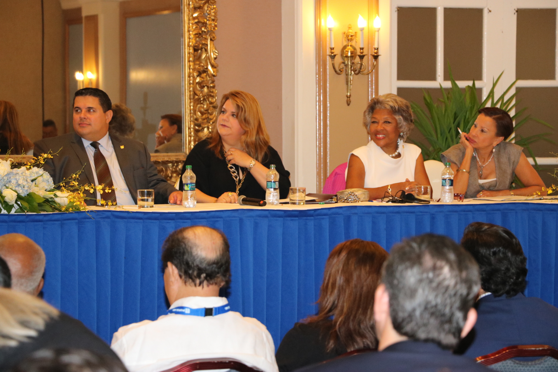 Gobernador y comisionada residente presentan iniciativas a favor de las pymes