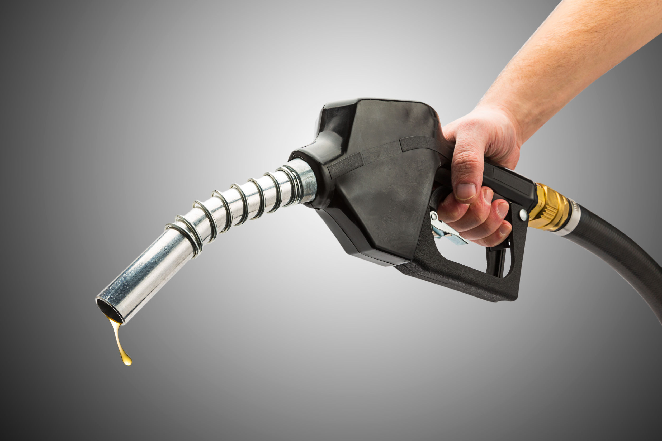 Centro Unido y Peerless Oil reparten diesel gratis
