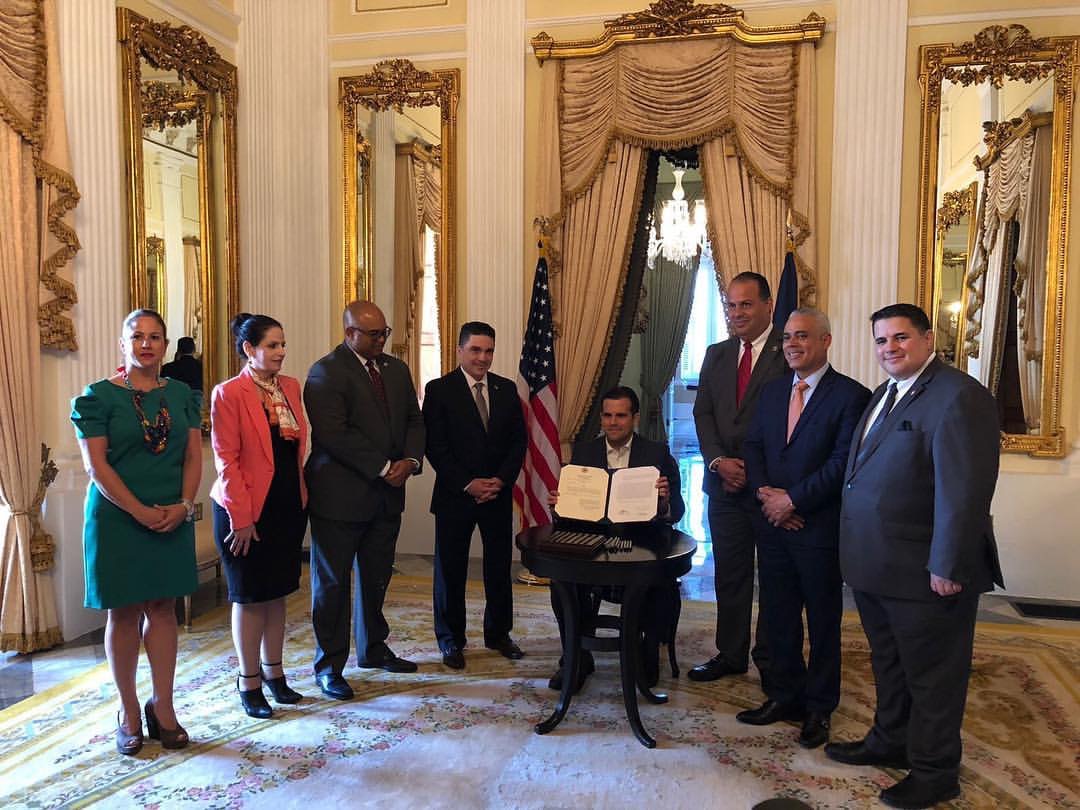 Gran logro del CUD – Gobernador firma ley para asociaciones bona fide